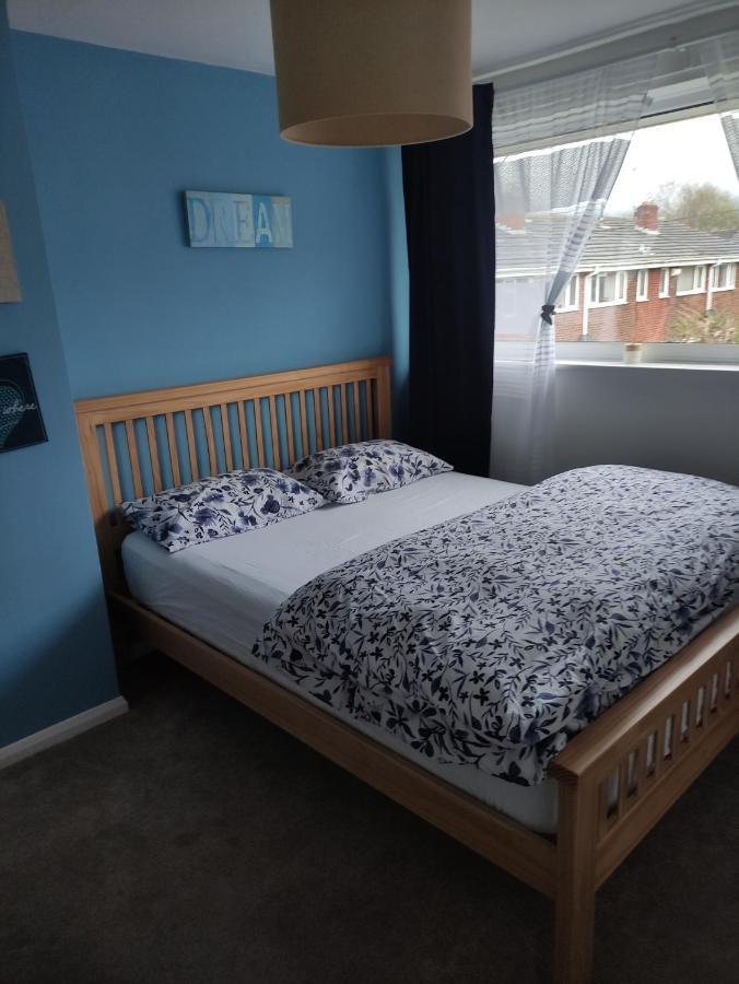 3 Bed House In Walsall, Perfect For Contractors & Leisure & Free Parking Esterno foto
